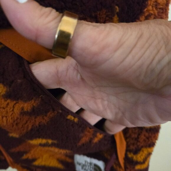 The North Face Campshire 2.0 Fleece Vest Garnet Red California Geo Print Size M - Picture 5 of 10